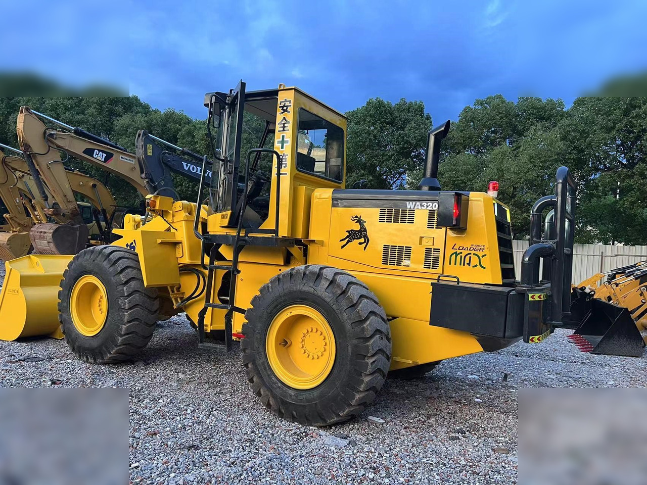 KOMATSU WA320-3 - Utovarivač na kotačima: slika KOMATSU WA320-3 - Utovarivač na kotačima KOMATSU WA320-3 - Utovarivač na kotačima: slika KOMATSU WA320-3 - Utovarivač na kotačima