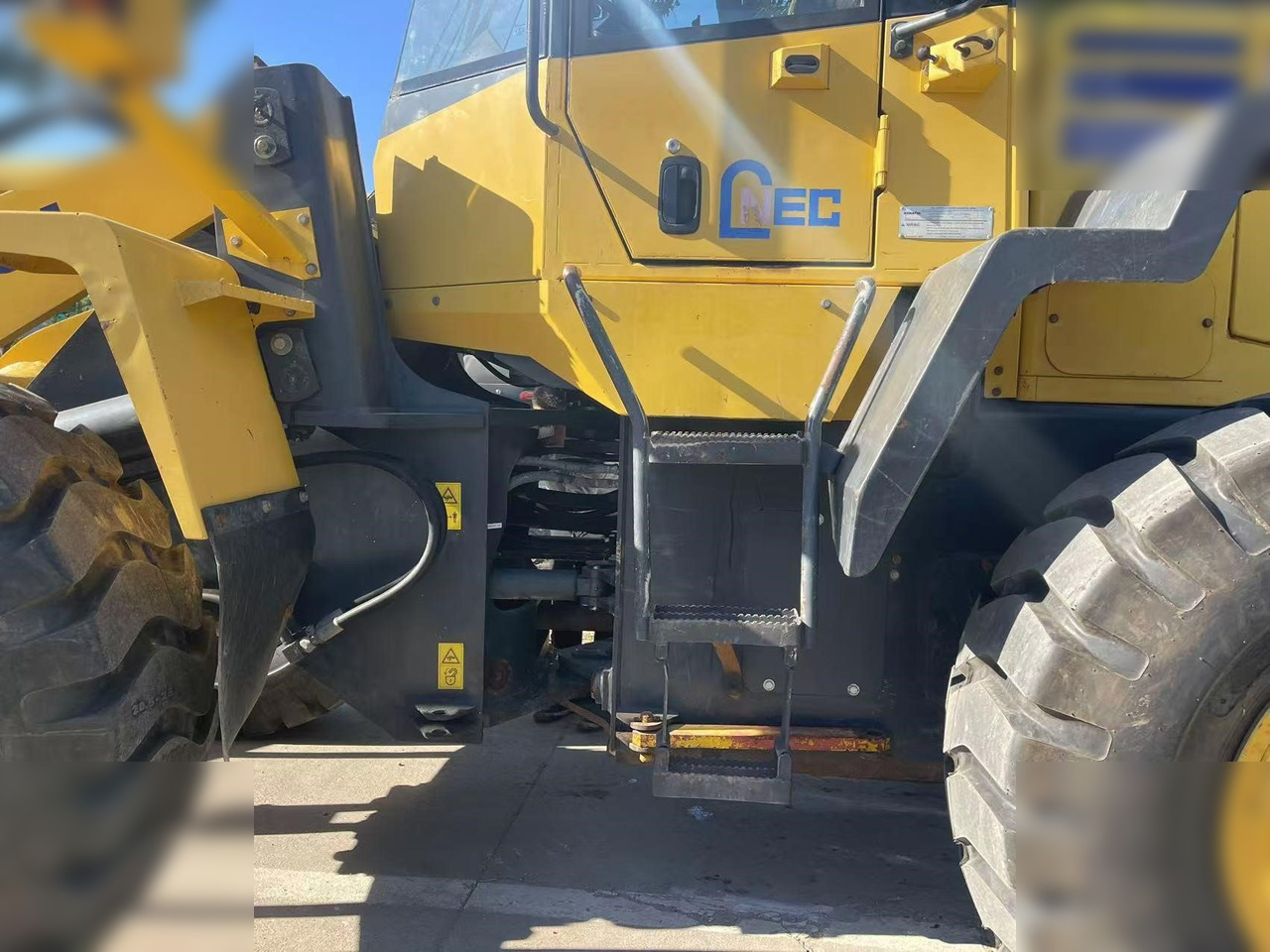 KOMATSU WA320-5 - Utovarivač na kotačima: slika KOMATSU WA320-5 - Utovarivač na kotačima KOMATSU WA320-5 - Utovarivač na kotačima: slika KOMATSU WA320-5 - Utovarivač na kotačima