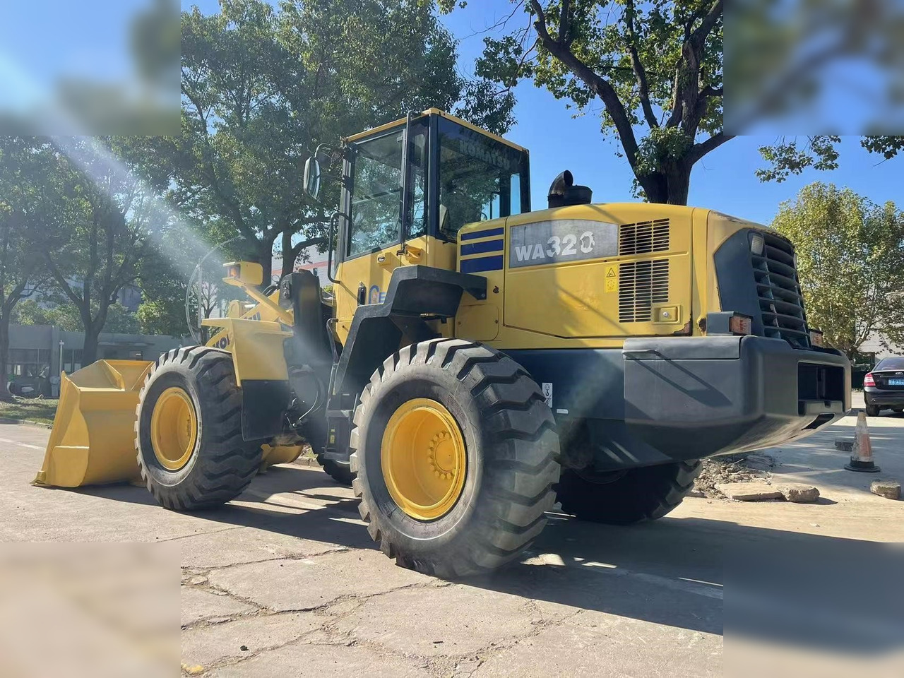 KOMATSU WA320-5 - Utovarivač na kotačima: slika KOMATSU WA320-5 - Utovarivač na kotačima KOMATSU WA320-5 - Utovarivač na kotačima: slika KOMATSU WA320-5 - Utovarivač na kotačima