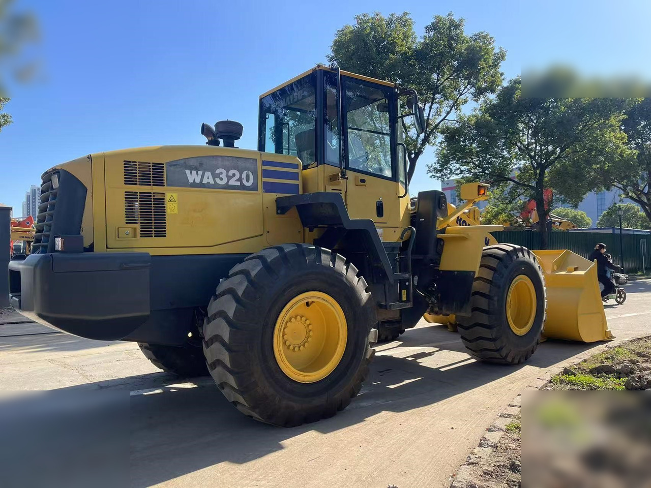 KOMATSU WA320-5 - Utovarivač na kotačima: slika KOMATSU WA320-5 - Utovarivač na kotačima KOMATSU WA320-5 - Utovarivač na kotačima: slika KOMATSU WA320-5 - Utovarivač na kotačima