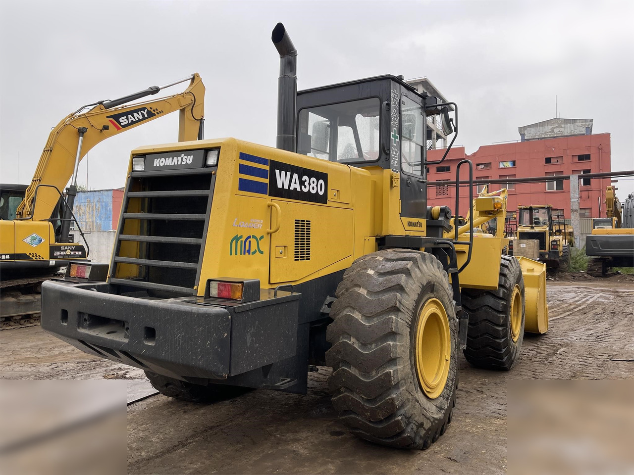 KOMATSU WA380-3 - Utovarivač na kotačima: slika KOMATSU WA380-3 - Utovarivač na kotačima KOMATSU WA380-3 - Utovarivač na kotačima: slika KOMATSU WA380-3 - Utovarivač na kotačima