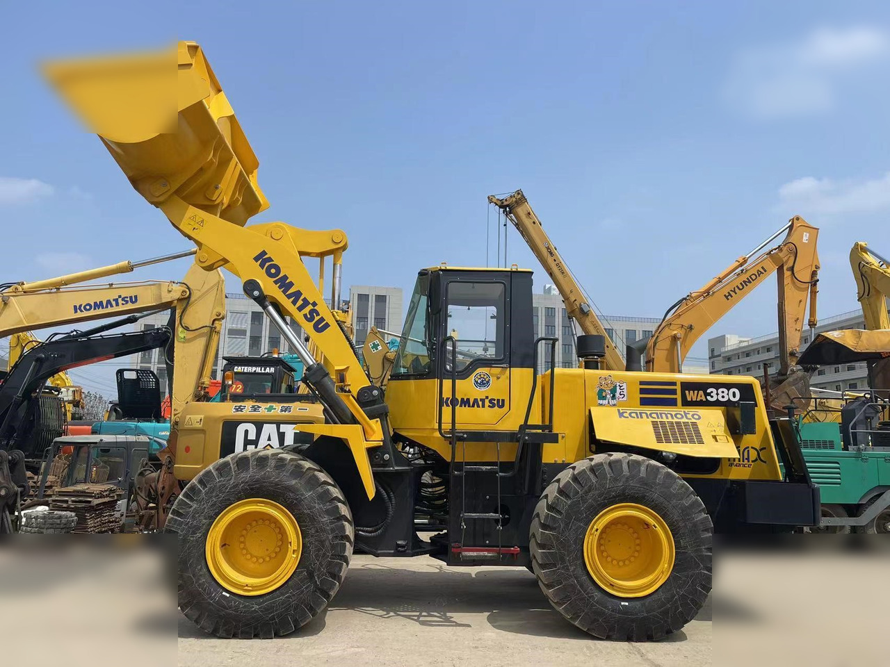 KOMATSU WA380-3 - Utovarivač na kotačima: slika KOMATSU WA380-3 - Utovarivač na kotačima KOMATSU WA380-3 - Utovarivač na kotačima: slika KOMATSU WA380-3 - Utovarivač na kotačima
