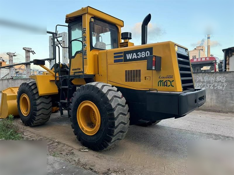 KOMATSU WA380-3 - Utovarivač na kotačima: slika KOMATSU WA380-3 - Utovarivač na kotačima KOMATSU WA380-3 - Utovarivač na kotačima: slika KOMATSU WA380-3 - Utovarivač na kotačima