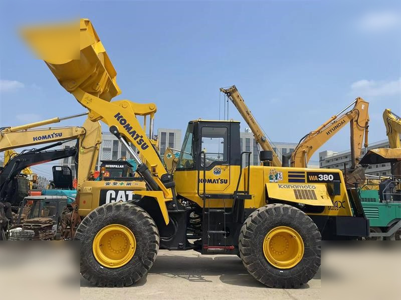 KOMATSU WA380-3 - Utovarivač na kotačima: slika KOMATSU WA380-3 - Utovarivač na kotačima KOMATSU WA380-3 - Utovarivač na kotačima: slika KOMATSU WA380-3 - Utovarivač na kotačima