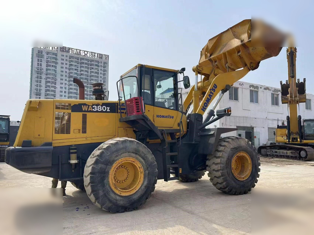 KOMATSU WA380Z-6 - Utovarivač na kotačima: slika KOMATSU WA380Z-6 - Utovarivač na kotačima KOMATSU WA380Z-6 - Utovarivač na kotačima: slika KOMATSU WA380Z-6 - Utovarivač na kotačima