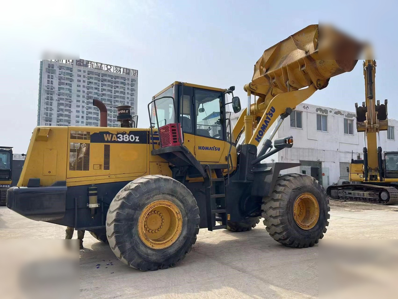 KOMATSU WA380Z-6 - Utovarivač na kotačima: slika KOMATSU WA380Z-6 - Utovarivač na kotačima KOMATSU WA380Z-6 - Utovarivač na kotačima: slika KOMATSU WA380Z-6 - Utovarivač na kotačima