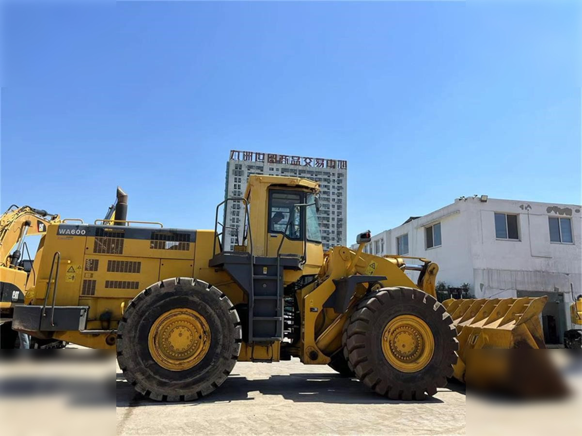KOMATSU WA600-3 - Utovarivač na kotačima: slika KOMATSU WA600-3 - Utovarivač na kotačima KOMATSU WA600-3 - Utovarivač na kotačima: slika KOMATSU WA600-3 - Utovarivač na kotačima