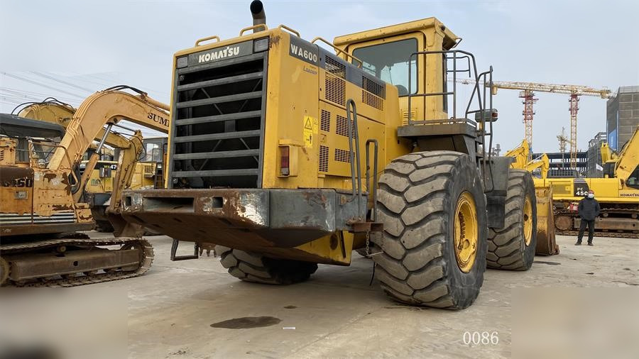 KOMATSU WA600-3 - Utovarivač na kotačima: slika KOMATSU WA600-3 - Utovarivač na kotačima KOMATSU WA600-3 - Utovarivač na kotačima: slika KOMATSU WA600-3 - Utovarivač na kotačima