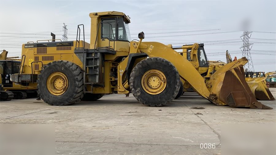 KOMATSU WA600-3 - Utovarivač na kotačima: slika KOMATSU WA600-3 - Utovarivač na kotačima KOMATSU WA600-3 - Utovarivač na kotačima: slika KOMATSU WA600-3 - Utovarivač na kotačima