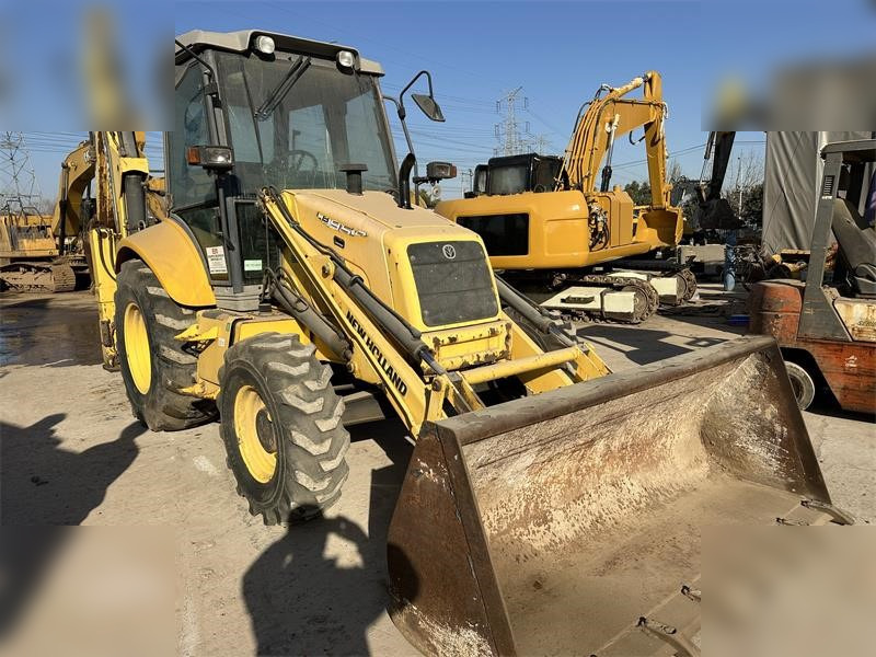 NEW HOLLAND LB95B-4PT - Rovokopač-utovarivač: slika NEW HOLLAND LB95B-4PT - Rovokopač-utovarivač NEW HOLLAND LB95B-4PT - Rovokopač-utovarivač: slika NEW HOLLAND LB95B-4PT - Rovokopač-utovarivač