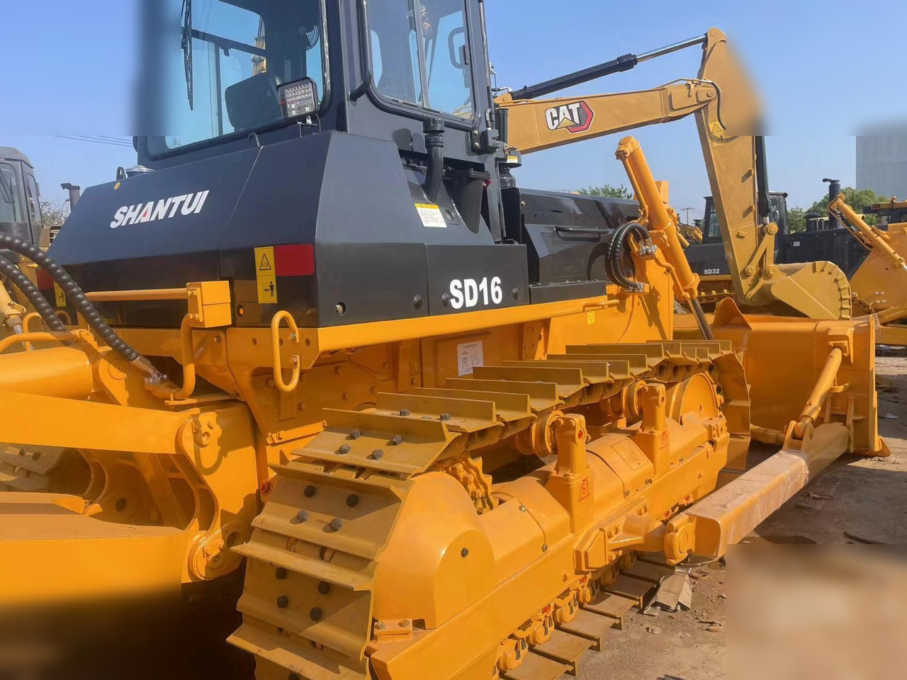 SHANTUI SD16 - Buldožer: slika SHANTUI SD16 - Buldožer SHANTUI SD16 - Buldožer: slika SHANTUI SD16 - Buldožer