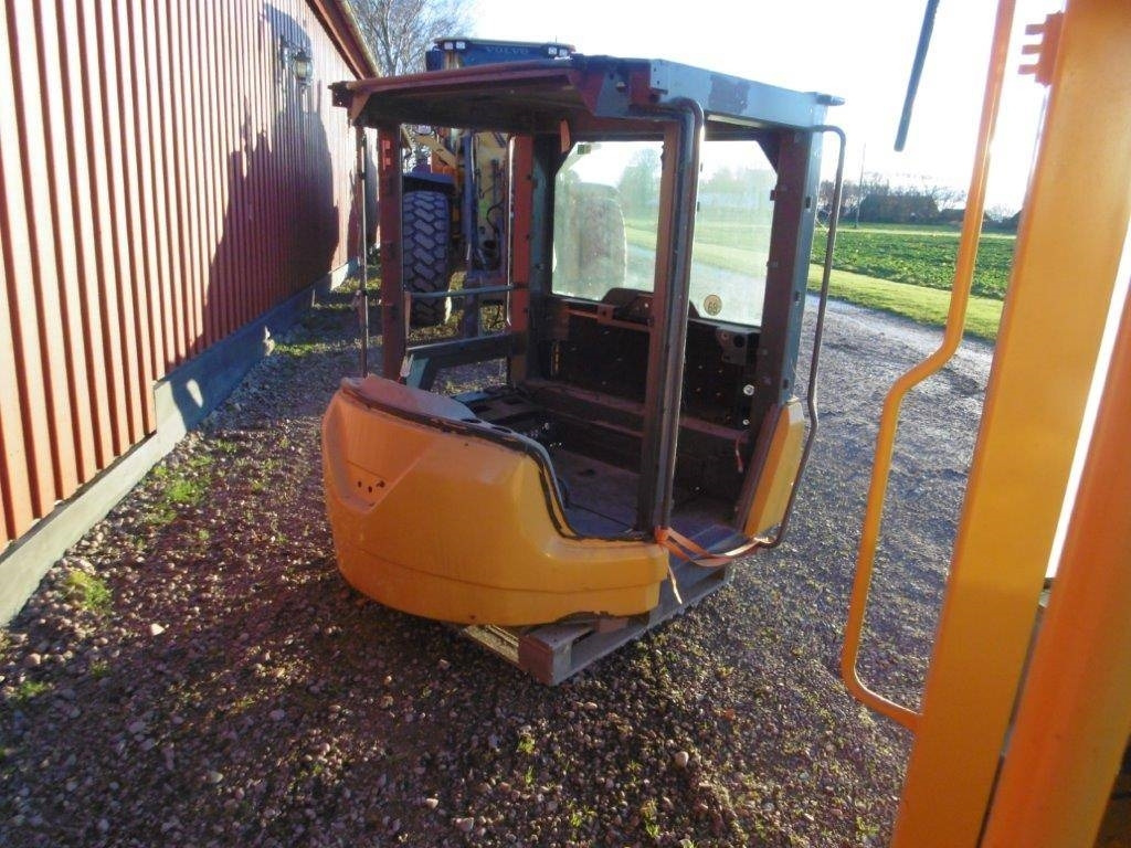 Hytt Volvo L60F - Kabina za Građevinski strojevi: slika Hytt Volvo L60F - Kabina za Građevinski strojevi Hytt Volvo L60F - Kabina za Građevinski strojevi: slika Hytt Volvo L60F - Kabina za Građevinski strojevi