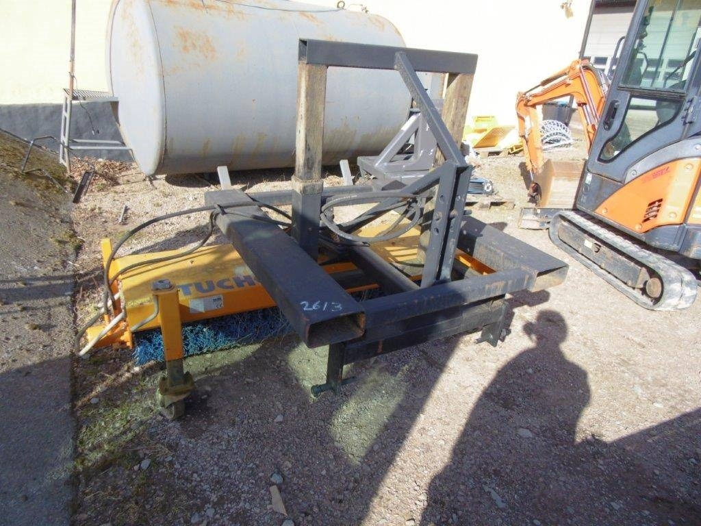 Sop Hydr. 3 punktsfäste + gaffelfäste Fabrikat Tu - Metla: slika Sop Hydr. 3 punktsfäste + gaffelfäste Fabrikat Tu - Metla Sop Hydr. 3 punktsfäste + gaffelfäste Fabrikat Tu - Metla: slika Sop Hydr. 3 punktsfäste + gaffelfäste Fabrikat Tu - Metla