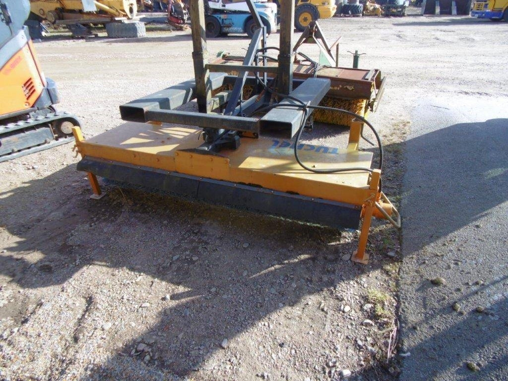 Sop Hydr. 3 punktsfäste + gaffelfäste Fabrikat Tu - Metla: slika Sop Hydr. 3 punktsfäste + gaffelfäste Fabrikat Tu - Metla Sop Hydr. 3 punktsfäste + gaffelfäste Fabrikat Tu - Metla: slika Sop Hydr. 3 punktsfäste + gaffelfäste Fabrikat Tu - Metla