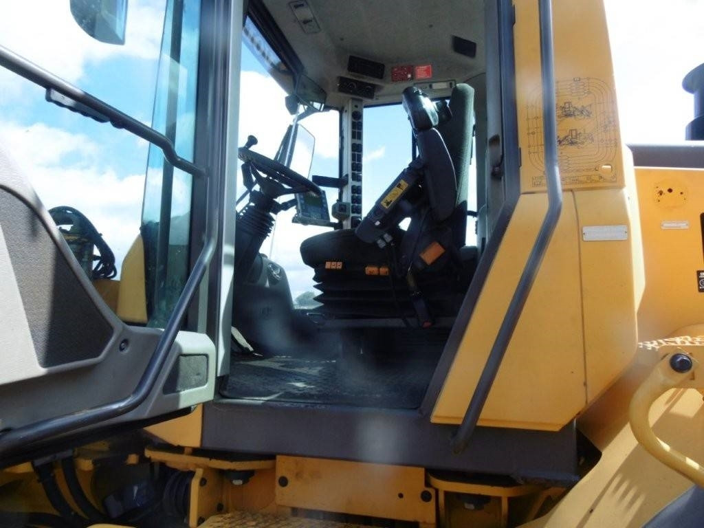 Volvo L 120 F - Utovarivač na kotačima: slika Volvo L 120 F - Utovarivač na kotačima Volvo L 120 F - Utovarivač na kotačima: slika Volvo L 120 F - Utovarivač na kotačima