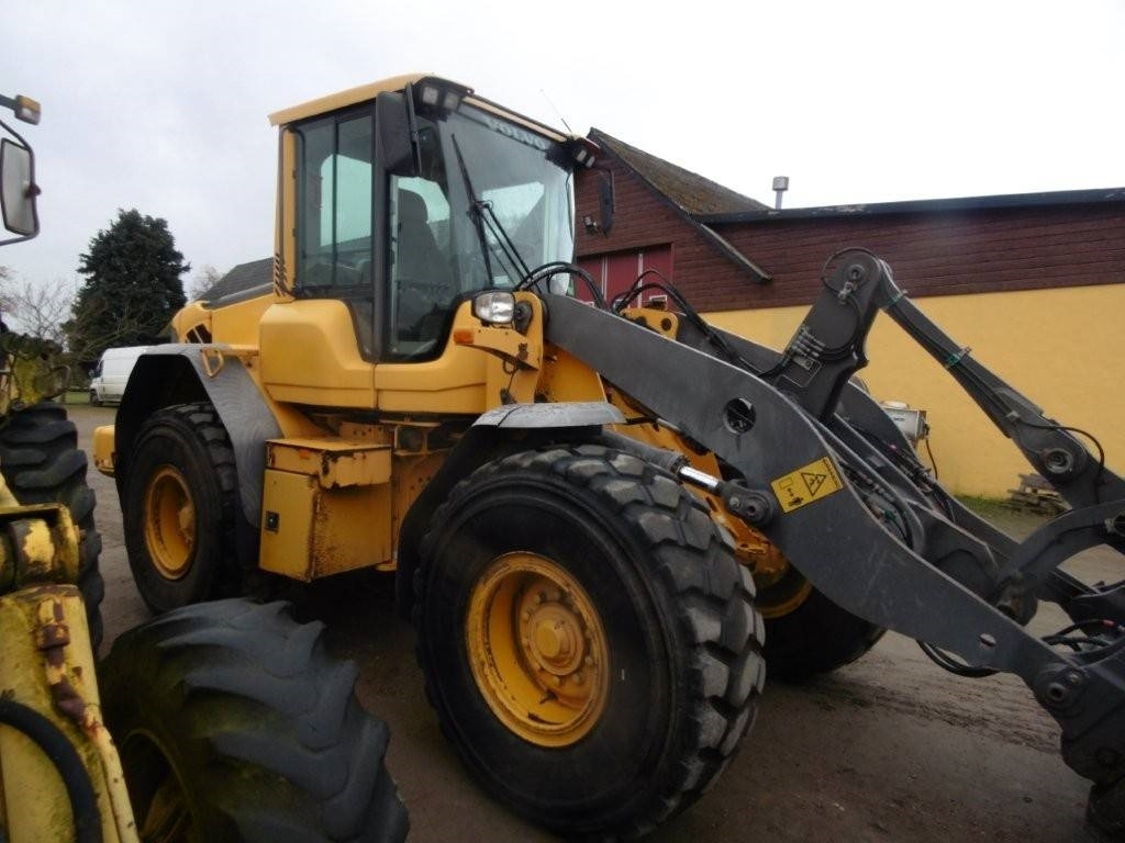Volvo L 60 F - Utovarivač na kotačima: slika Volvo L 60 F - Utovarivač na kotačima Volvo L 60 F - Utovarivač na kotačima: slika Volvo L 60 F - Utovarivač na kotačima
