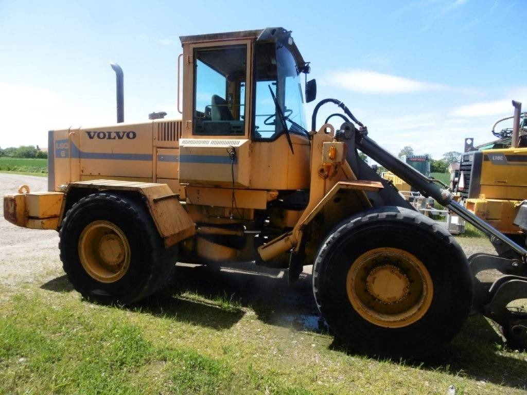 Volvo L90B - Utovarivač na kotačima: slika Volvo L90B - Utovarivač na kotačima Volvo L90B - Utovarivač na kotačima: slika Volvo L90B - Utovarivač na kotačima