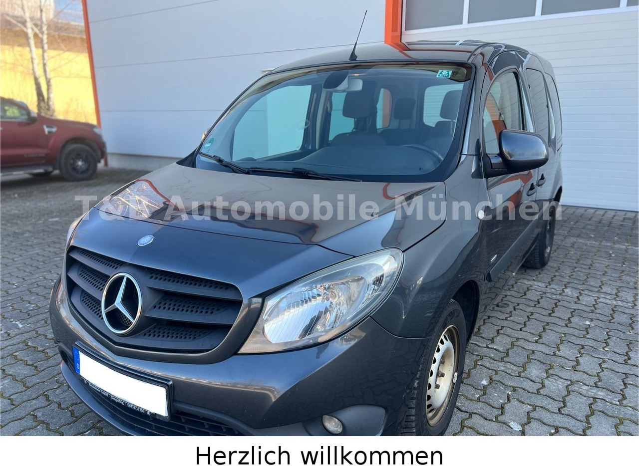 Mercedes-Benz Citan Kombi 111 CDI*Lang*Tourer*Klima*PDC*Euro6* - Putnički kombi: slika Mercedes-Benz Citan Kombi 111 CDI*Lang*Tourer*Klima*PDC*Euro6* - Putnički kombi Mercedes-Benz Citan Kombi 111 CDI*Lang*Tourer*Klima*PDC*Euro6* - Putnički kombi: slika Mercedes-Benz Citan Kombi 111 CDI*Lang*Tourer*Klima*PDC*Euro6* - Putnički kombi