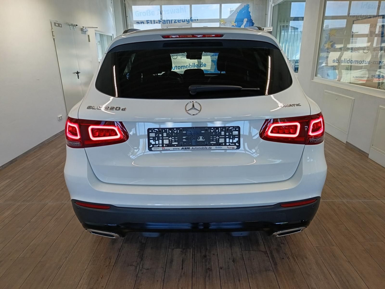 Mercedes-Benz GLC 220d AMG Line 4MATIC*AHK*NAVI*LED*R-KAM*DAB* - SUV: slika Mercedes-Benz GLC 220d AMG Line 4MATIC*AHK*NAVI*LED*R-KAM*DAB* - SUV Mercedes-Benz GLC 220d AMG Line 4MATIC*AHK*NAVI*LED*R-KAM*DAB* - SUV: slika Mercedes-Benz GLC 220d AMG Line 4MATIC*AHK*NAVI*LED*R-KAM*DAB* - SUV