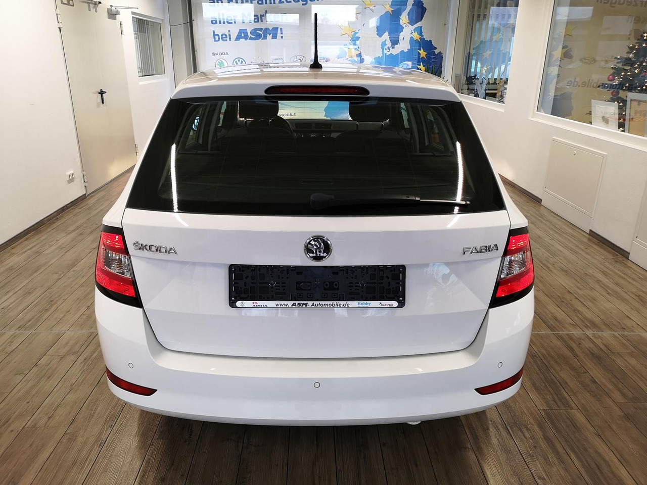 Skoda Fabia Combi Ambition 1.0TSI 81kW+R-KAM+PDC+KLIMA - Automobil: slika Skoda Fabia Combi Ambition 1.0TSI 81kW+R-KAM+PDC+KLIMA - Automobil Skoda Fabia Combi Ambition 1.0TSI 81kW+R-KAM+PDC+KLIMA - Automobil: slika Skoda Fabia Combi Ambition 1.0TSI 81kW+R-KAM+PDC+KLIMA - Automobil