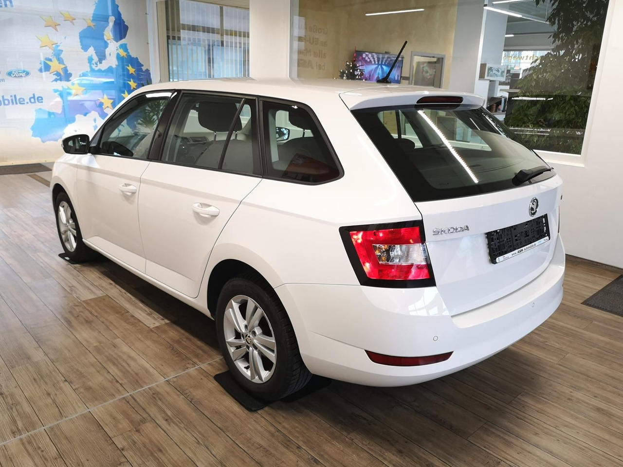 Skoda Fabia Combi Ambition 1.0TSI 81kW+R-KAM+PDC+KLIMA - Automobil: slika Skoda Fabia Combi Ambition 1.0TSI 81kW+R-KAM+PDC+KLIMA - Automobil Skoda Fabia Combi Ambition 1.0TSI 81kW+R-KAM+PDC+KLIMA - Automobil: slika Skoda Fabia Combi Ambition 1.0TSI 81kW+R-KAM+PDC+KLIMA - Automobil