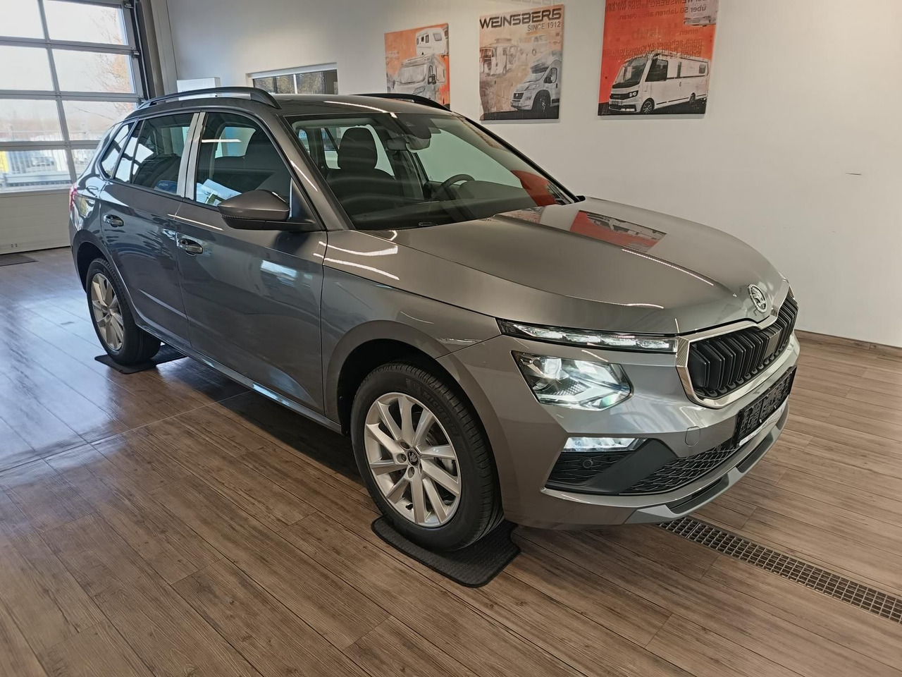 Skoda Kamiq 130 Jahre 1,5TSI DSG*AHK*ACC*LED*R-KAM*PDC - SUV: slika Skoda Kamiq 130 Jahre 1,5TSI DSG*AHK*ACC*LED*R-KAM*PDC - SUV Skoda Kamiq 130 Jahre 1,5TSI DSG*AHK*ACC*LED*R-KAM*PDC - SUV: slika Skoda Kamiq 130 Jahre 1,5TSI DSG*AHK*ACC*LED*R-KAM*PDC - SUV