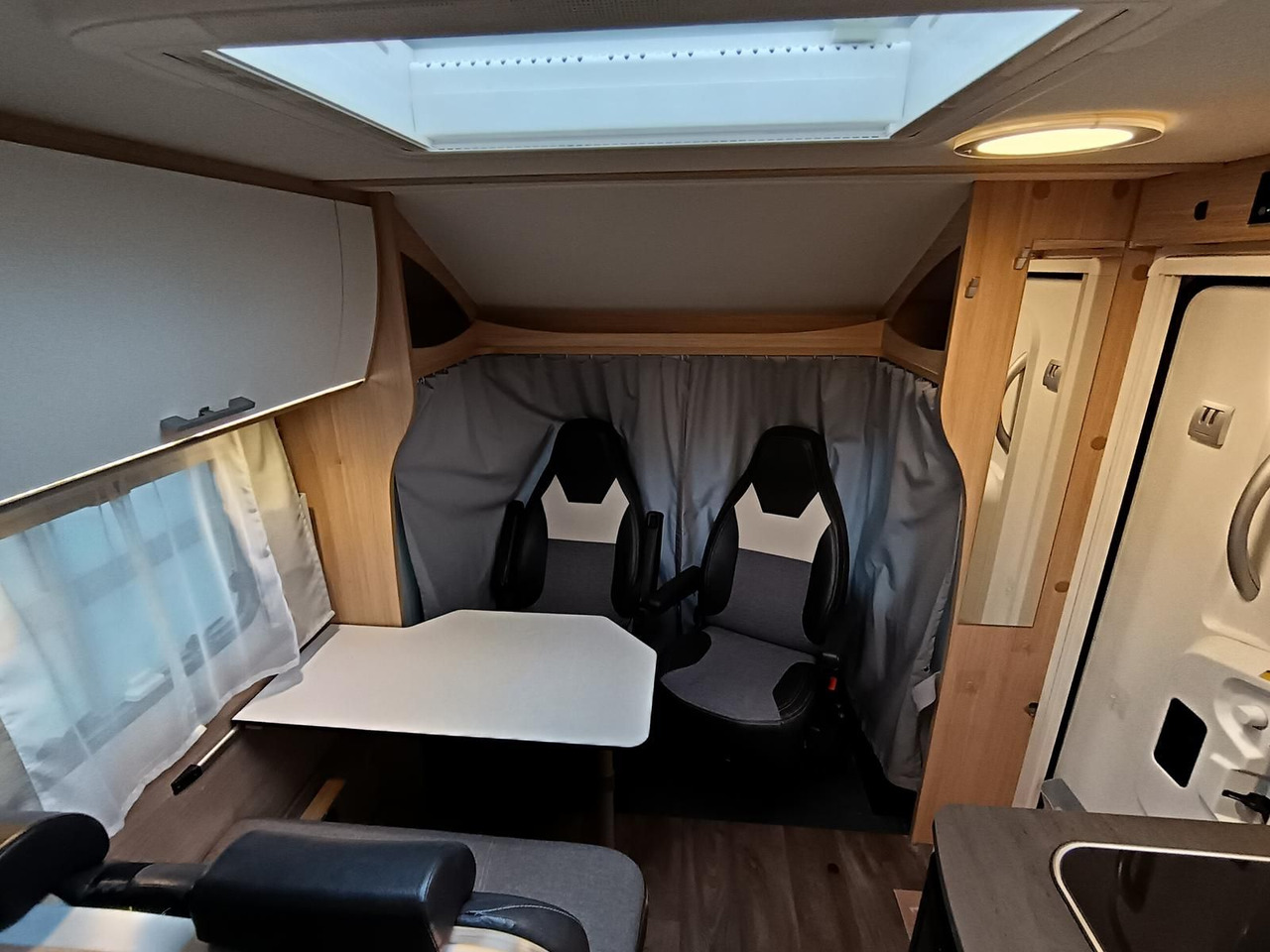 Poluintegrirani kamper Sunlight T 58*MARKISE*SOLAR*SAT*TV*ROLLER TRÄGER: slika Poluintegrirani kamper Sunlight T 58*MARKISE*SOLAR*SAT*TV*ROLLER TRÄGER Poluintegrirani kamper Sunlight T 58*MARKISE*SOLAR*SAT*TV*ROLLER TRÄGER: slika Poluintegrirani kamper Sunlight T 58*MARKISE*SOLAR*SAT*TV*ROLLER TRÄGER