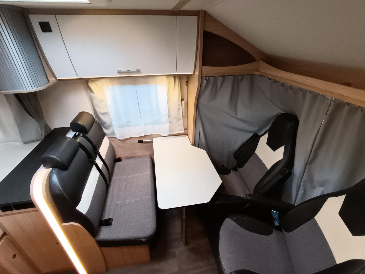 Poluintegrirani kamper Sunlight T 58*MARKISE*SOLAR*SAT*TV*ROLLER TRÄGER: slika Poluintegrirani kamper Sunlight T 58*MARKISE*SOLAR*SAT*TV*ROLLER TRÄGER Poluintegrirani kamper Sunlight T 58*MARKISE*SOLAR*SAT*TV*ROLLER TRÄGER: slika Poluintegrirani kamper Sunlight T 58*MARKISE*SOLAR*SAT*TV*ROLLER TRÄGER