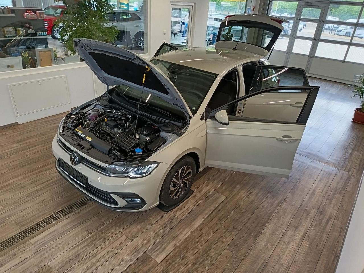Volkswagen Polo Life 1.0 TSI 70kW DSG*LED*ACC*R-KAM*DAB*PDC - Automobil: slika Volkswagen Polo Life 1.0 TSI 70kW DSG*LED*ACC*R-KAM*DAB*PDC - Automobil Volkswagen Polo Life 1.0 TSI 70kW DSG*LED*ACC*R-KAM*DAB*PDC - Automobil: slika Volkswagen Polo Life 1.0 TSI 70kW DSG*LED*ACC*R-KAM*DAB*PDC - Automobil