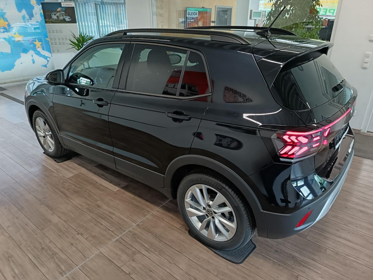 Volkswagen T-Cross Life 1.5 TSI DSG*AHK*MATRIX LED*ACC*SHZ* - SUV: slika Volkswagen T-Cross Life 1.5 TSI DSG*AHK*MATRIX LED*ACC*SHZ* - SUV Volkswagen T-Cross Life 1.5 TSI DSG*AHK*MATRIX LED*ACC*SHZ* - SUV: slika Volkswagen T-Cross Life 1.5 TSI DSG*AHK*MATRIX LED*ACC*SHZ* - SUV