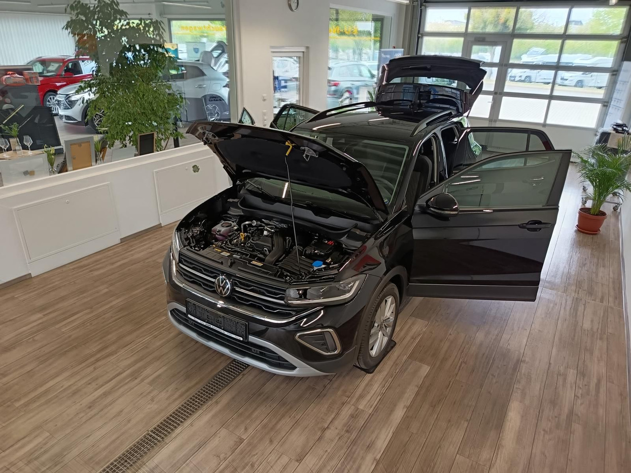 Volkswagen T-Cross Life 1.5 TSI DSG*AHK*MATRIX LED*ACC*SHZ* - SUV: slika Volkswagen T-Cross Life 1.5 TSI DSG*AHK*MATRIX LED*ACC*SHZ* - SUV Volkswagen T-Cross Life 1.5 TSI DSG*AHK*MATRIX LED*ACC*SHZ* - SUV: slika Volkswagen T-Cross Life 1.5 TSI DSG*AHK*MATRIX LED*ACC*SHZ* - SUV