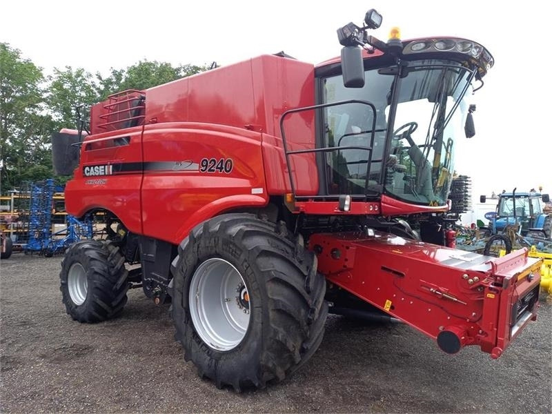Case IH Axial Flow 9240 - Kombajn za žetvu: slika Case IH Axial Flow 9240 - Kombajn za žetvu Case IH Axial Flow 9240 - Kombajn za žetvu: slika Case IH Axial Flow 9240 - Kombajn za žetvu