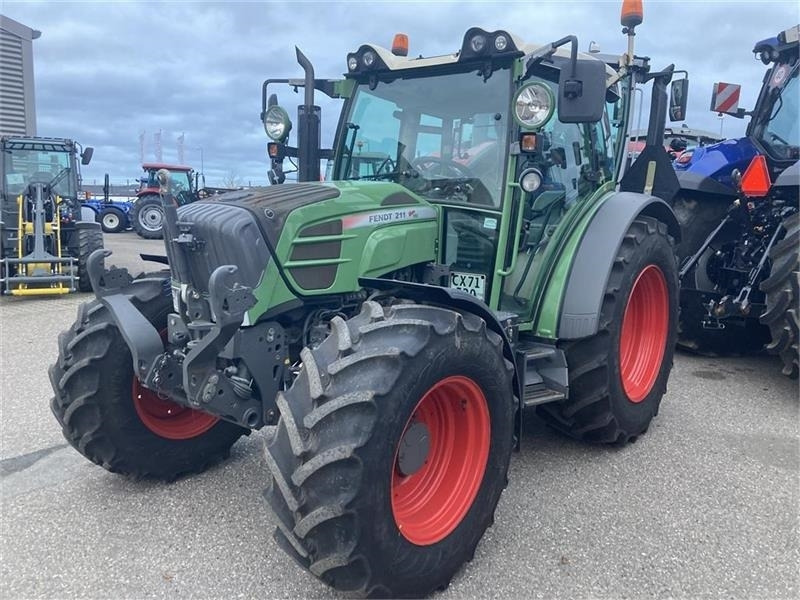 Fendt 211 Vario TMS - Traktor: slika Fendt 211 Vario TMS - Traktor Fendt 211 Vario TMS - Traktor: slika Fendt 211 Vario TMS - Traktor