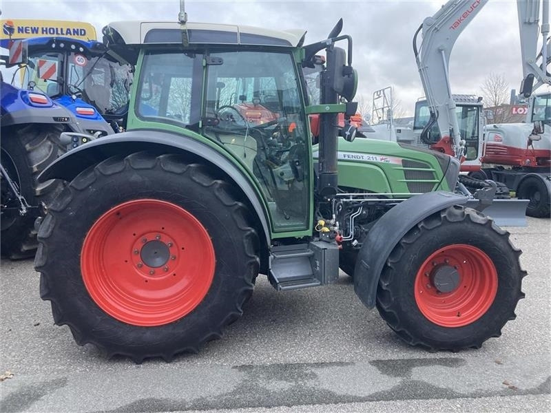 Fendt 211 Vario TMS - Traktor: slika Fendt 211 Vario TMS - Traktor Fendt 211 Vario TMS - Traktor: slika Fendt 211 Vario TMS - Traktor
