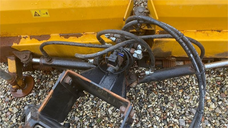 GMR FS1600VL V-Plov - Ralica za snijeg za Poljoprivredni strojevi: slika GMR FS1600VL V-Plov - Ralica za snijeg za Poljoprivredni strojevi GMR FS1600VL V-Plov - Ralica za snijeg za Poljoprivredni strojevi: slika GMR FS1600VL V-Plov - Ralica za snijeg za Poljoprivredni strojevi