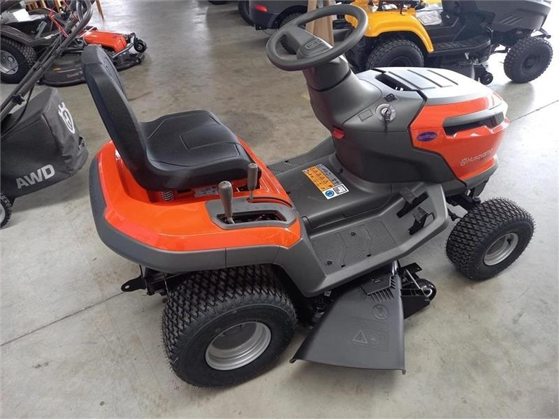 Husqvarna TS 112 - Općinski traktor: slika Husqvarna TS 112 - Općinski traktor Husqvarna TS 112 - Općinski traktor: slika Husqvarna TS 112 - Općinski traktor