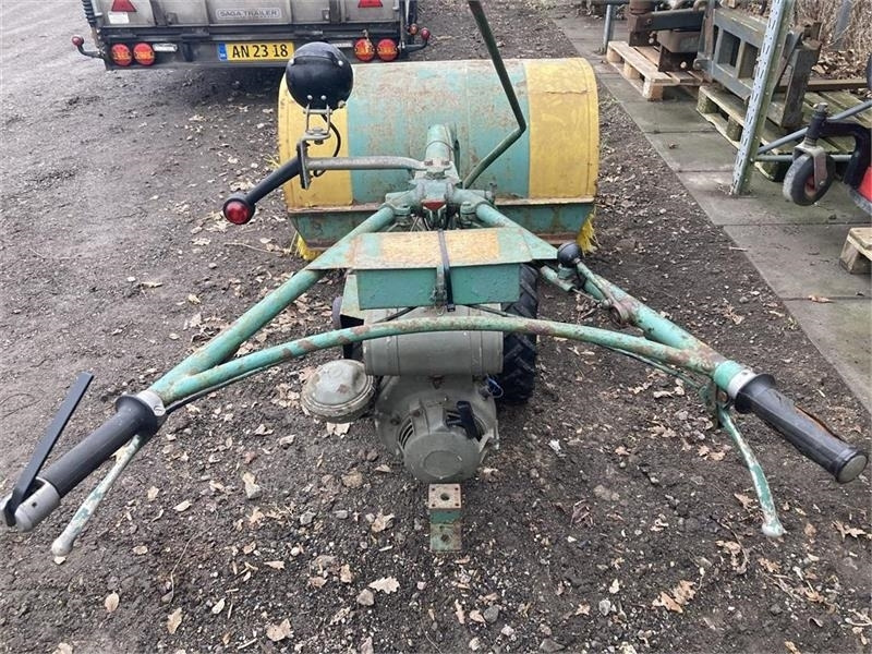 Irus U1200 med 120 cm fejemaskine  - Pometač podova: slika Irus U1200 med 120 cm fejemaskine  - Pometač podova Irus U1200 med 120 cm fejemaskine  - Pometač podova: slika Irus U1200 med 120 cm fejemaskine  - Pometač podova