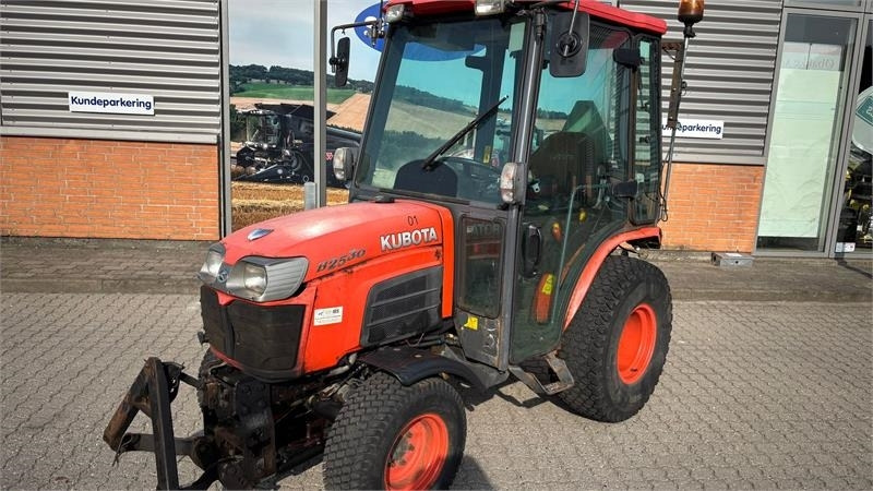 Kubota B2530 HST B2530 - Općinski traktor: slika Kubota B2530 HST B2530 - Općinski traktor Kubota B2530 HST B2530 - Općinski traktor: slika Kubota B2530 HST B2530 - Općinski traktor