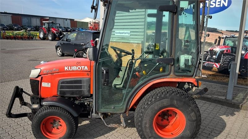 Kubota B2530 HST B2530 - Općinski traktor: slika Kubota B2530 HST B2530 - Općinski traktor Kubota B2530 HST B2530 - Općinski traktor: slika Kubota B2530 HST B2530 - Općinski traktor