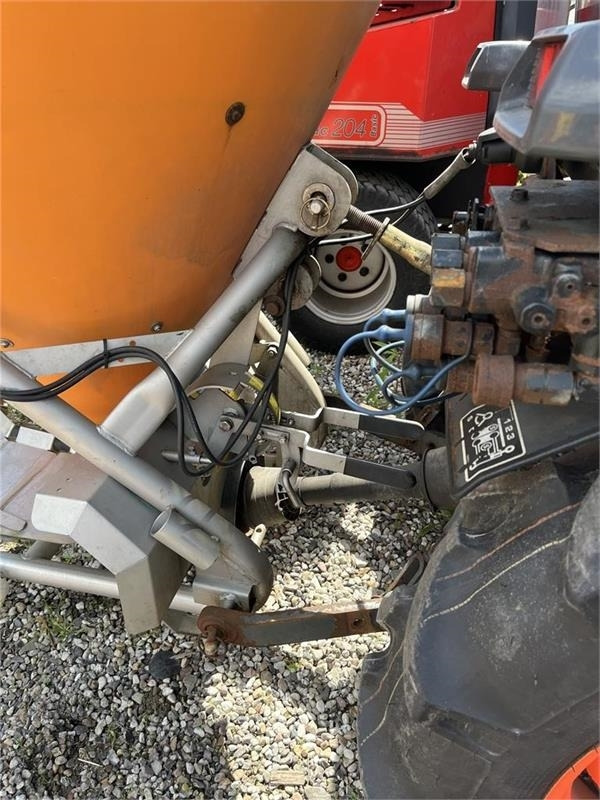 Kubota STW37 - Općinski traktor: slika Kubota STW37 - Općinski traktor Kubota STW37 - Općinski traktor: slika Kubota STW37 - Općinski traktor