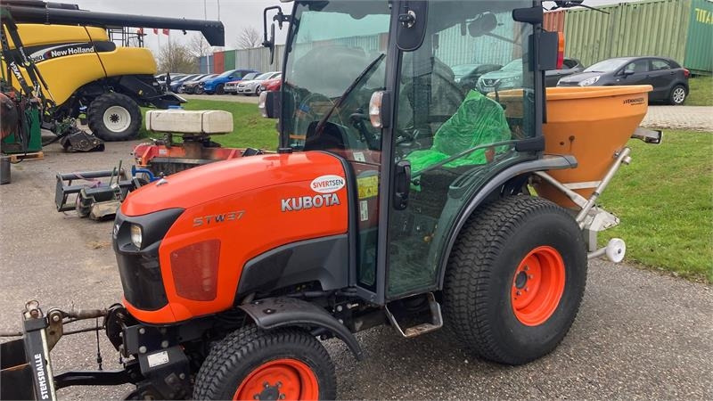 Kubota STW37 Kompakttraktor - Općinski traktor: slika Kubota STW37 Kompakttraktor - Općinski traktor Kubota STW37 Kompakttraktor - Općinski traktor: slika Kubota STW37 Kompakttraktor - Općinski traktor