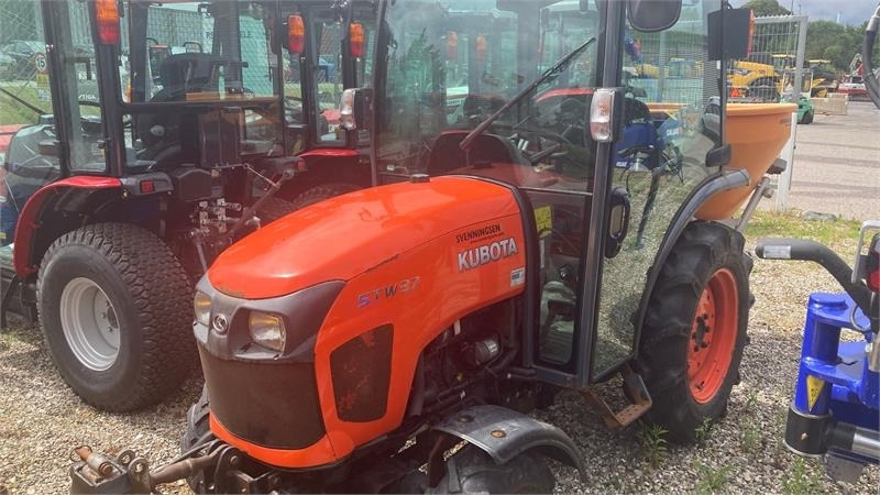 Kubota STW37 Kun 1144 timer STW37 - Općinski traktor: slika Kubota STW37 Kun 1144 timer STW37 - Općinski traktor Kubota STW37 Kun 1144 timer STW37 - Općinski traktor: slika Kubota STW37 Kun 1144 timer STW37 - Općinski traktor