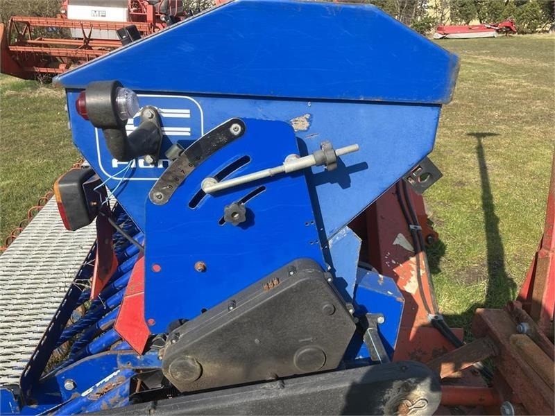 Kuhn HR 4002 Med Fiona Astra SR - Kombajn i sijačica: slika Kuhn HR 4002 Med Fiona Astra SR - Kombajn i sijačica Kuhn HR 4002 Med Fiona Astra SR - Kombajn i sijačica: slika Kuhn HR 4002 Med Fiona Astra SR - Kombajn i sijačica
