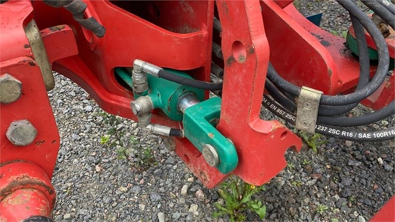 Kverneland EG 100-300-28 - Plug: slika Kverneland EG 100-300-28 - Plug Kverneland EG 100-300-28 - Plug: slika Kverneland EG 100-300-28 - Plug