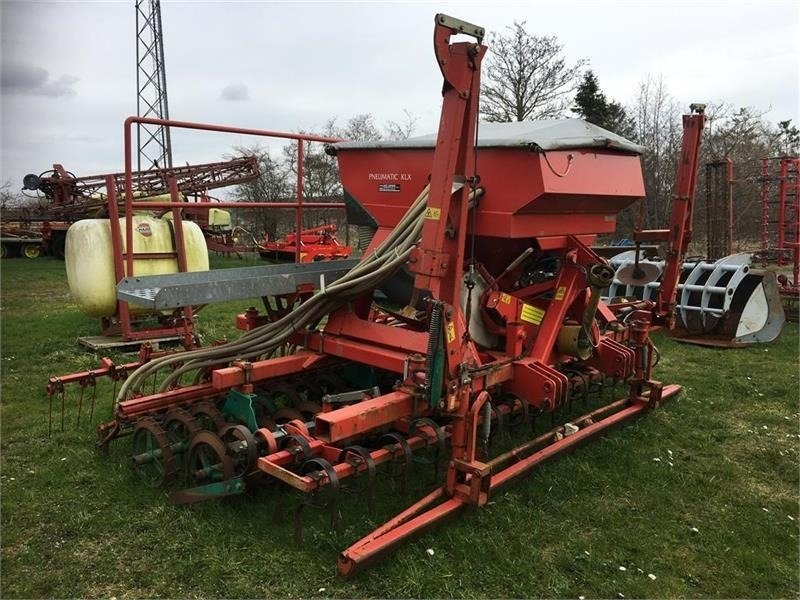 Kverneland KLX 4 meter - Kombajn i sijačica: slika Kverneland KLX 4 meter - Kombajn i sijačica Kverneland KLX 4 meter - Kombajn i sijačica: slika Kverneland KLX 4 meter - Kombajn i sijačica