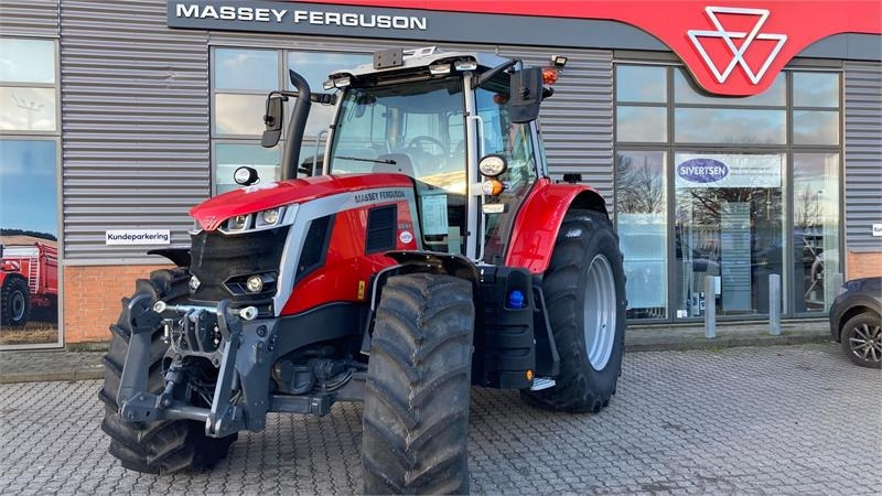 Massey Ferguson 6S.165 Dyna 6 Exclusive - Traktor: slika Massey Ferguson 6S.165 Dyna 6 Exclusive - Traktor Massey Ferguson 6S.165 Dyna 6 Exclusive - Traktor: slika Massey Ferguson 6S.165 Dyna 6 Exclusive - Traktor