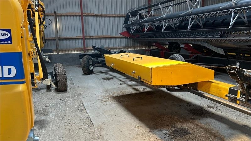 New Holland 4 hjulet skærebordsvogn - Prikolica za poljoprivredna gospodarstva: slika New Holland 4 hjulet skærebordsvogn - Prikolica za poljoprivredna gospodarstva New Holland 4 hjulet skærebordsvogn - Prikolica za poljoprivredna gospodarstva: slika New Holland 4 hjulet skærebordsvogn - Prikolica za poljoprivredna gospodarstva