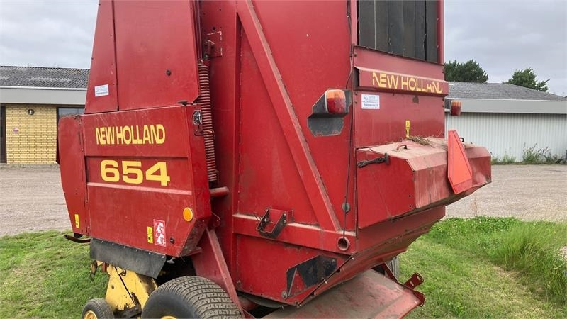 New Holland 654 RUNDBALLEPRESSER Cropcutter - Rolo balirka: slika New Holland 654 RUNDBALLEPRESSER Cropcutter - Rolo balirka New Holland 654 RUNDBALLEPRESSER Cropcutter - Rolo balirka: slika New Holland 654 RUNDBALLEPRESSER Cropcutter - Rolo balirka