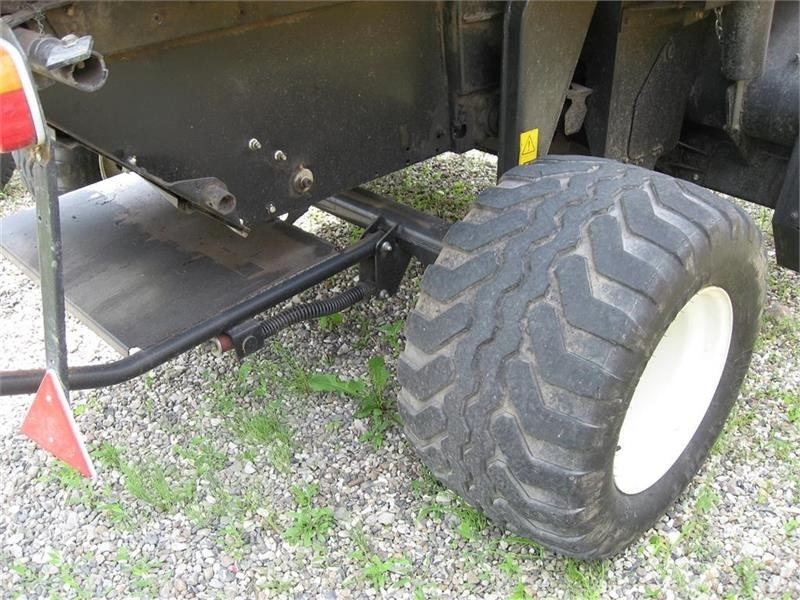 New Holland BR7070 med SUPER FEED - Rolo balirka: slika New Holland BR7070 med SUPER FEED - Rolo balirka New Holland BR7070 med SUPER FEED - Rolo balirka: slika New Holland BR7070 med SUPER FEED - Rolo balirka