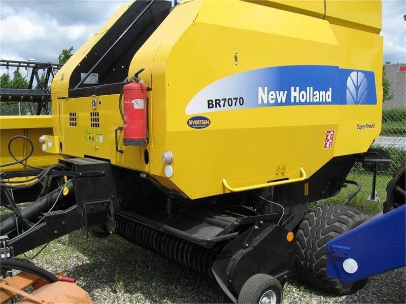 New Holland BR7070 med SUPER FEED - Rolo balirka: slika New Holland BR7070 med SUPER FEED - Rolo balirka New Holland BR7070 med SUPER FEED - Rolo balirka: slika New Holland BR7070 med SUPER FEED - Rolo balirka